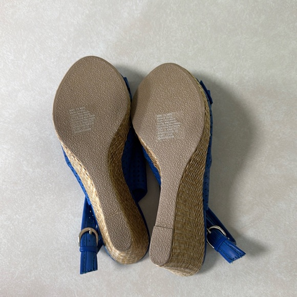 Apt. 9 Blue bow platform wedges 7 1/2 MED with stickers still on - Picture 4 of 6